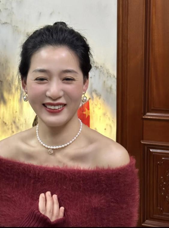 自己老妈老爸回家眼都看直了抱着狂亲不撒手pg电子免费模拟器游戏湖南00后女子爆改(图4)