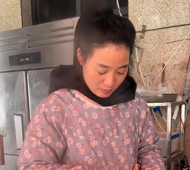 自己老妈老爸回家眼都看直了抱着狂亲不撒手pg电子免费模拟器游戏湖南00后女子爆改(图5)