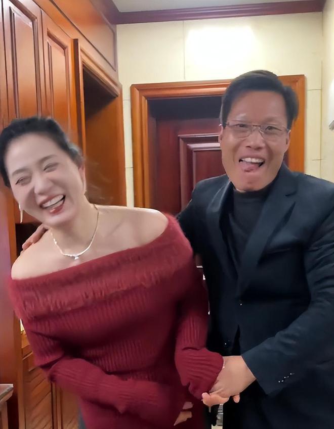 自己老妈老爸回家眼都看直了抱着狂亲不撒手pg电子免费模拟器游戏湖南00后女子爆改(图10)